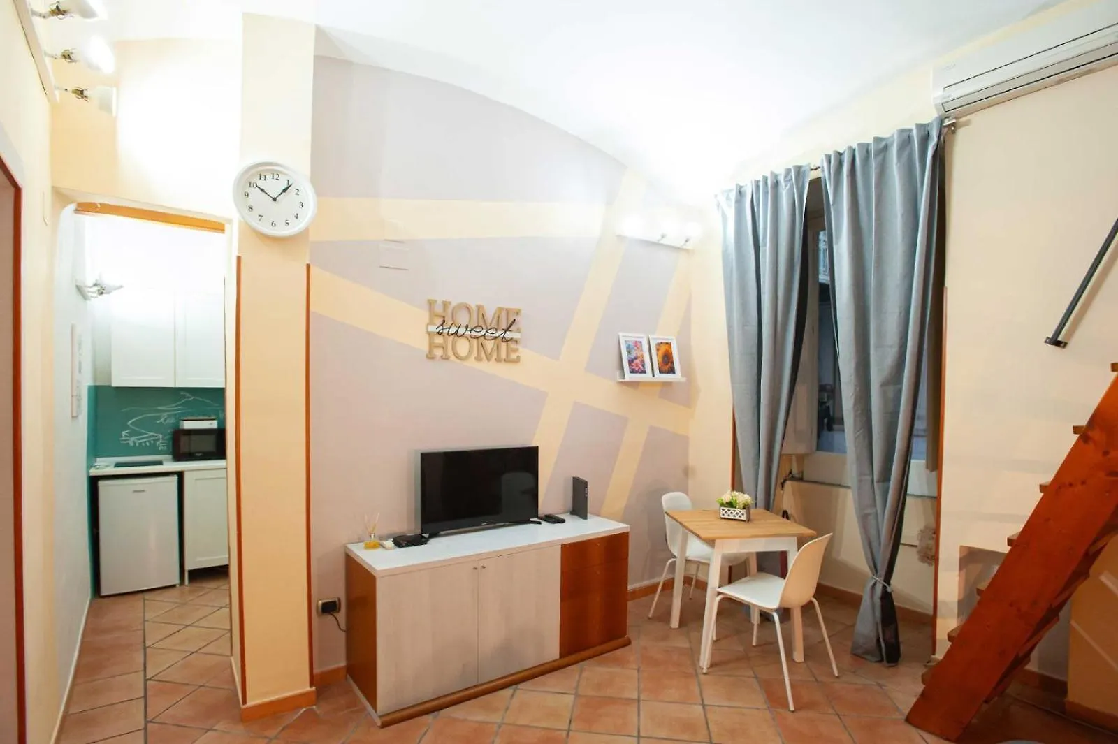 Casa Pisto In Dante Square Appartement Napels